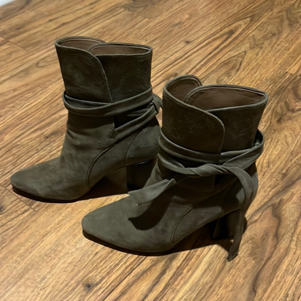 Banana Republic canton suede bootie